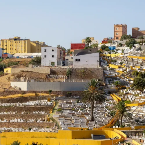 La búsqueda de desaparecidos tras el asalto masivo en Ceuta: «Prefiero que esté en el hospital o en prisión que muerto»