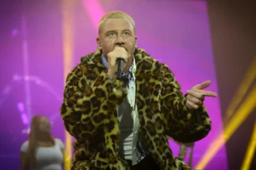 Macklemore arrasa en Spotify tras su apoyo a Palestina y despido de la gira de Ed Sheeran y ‘Can’t hold us’ entra en el Top 50