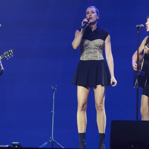 Eva Soriano se sube al escenario con Amaral para cantar uno de sus grandes éxitos: «Esto es un regalo para mí…»