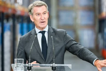 Feijóo propone un IVA del 0% para alimentos básicos, deflactar el IRPF y reducir impuestos de la energía para luchar contra la inflación