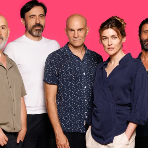 Javier Cámara e Israel Elejalde protagonizan la obra de teatro ‘Verborrea’, a caballo entre el Valle de los Caídos y el punk