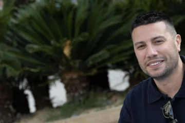 Defreds intercambia casa y relato y prepara su primera novela negra, ambientada en Vigo