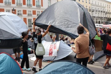 La acampada de Sol revive la ‘esencia 15-M’ con el objetivo de forzar medidas en vivienda y preparar su salto a los barrios