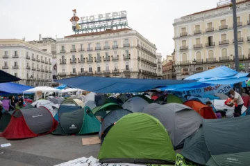 La orden de desalojar a los acampados de Sol: quién debe tomar la decisión, por qué no se hizo el sábado… y cómo se obró en el 15-M