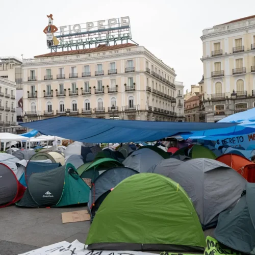 La orden de desalojar a los acampados de Sol: quién debe tomar la decisión, por qué no se hizo el sábado… y cómo se obró en el 15-M
