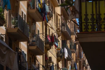 La escasez de pisos nuevos eleva la presión sobre la vivienda usada: el precio de las casas de segunda mano crece un 74% más rápido