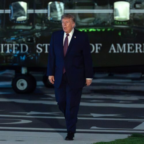 Trump publica el número de móvil de un senador de su partido que no apoya una ley para eliminar el cambio de hora
