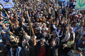 Irán se ofrece como mediador en Yemen mientras los hutíes, sus aliados, castigan los aeropuertos saudíes