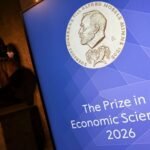 Hall y Woodford: Expectativas y estabilización del ciclo económico