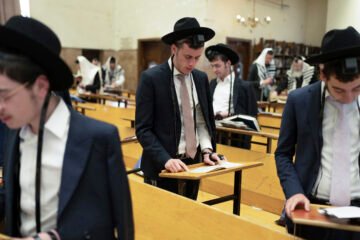 Talmud, rezos y urnas: la ciudad israelí donde se vota en función de lo que dicen los grandes rabinos