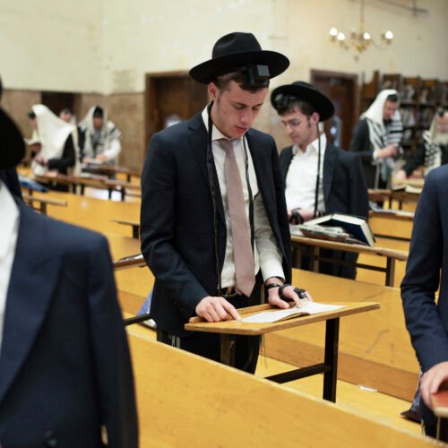 Talmud, rezos y urnas: la ciudad israelí donde se vota en función de lo que dicen los grandes rabinos