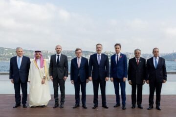 Estambul acoge un encuentro diplomático internacional para frenar una región que se desborda