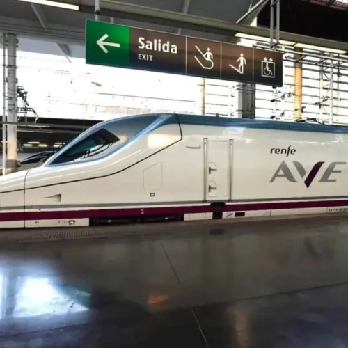 Hitachi o Siemens: Renfe prevé adjudicar el martes la compra de una treintena de nuevos AVE para la línea Madrid-Barcelona
