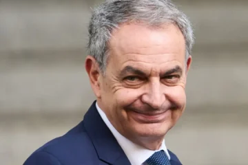 El juez desmonta la estrategia de Zapatero con las joyas: no se cree su versión y meditará imputarle malversación como pide Fiscalía