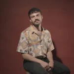 Javier de Andrada conquista el IX Premio EspasaesPoesía con ‘Cibercaja’, que transforma en lírica la compra de su piso