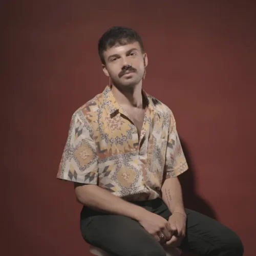 Javier de Andrada conquista el IX Premio EspasaesPoesía con ‘Cibercaja’, que transforma en lírica la compra de su piso