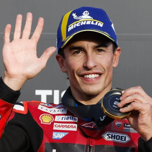 Marc Márquez gana la sprint de Motegi y aprieta el Mundial con Jorge Martín sancionado