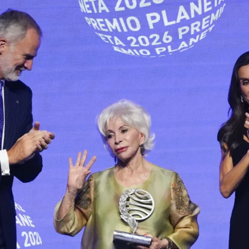 Bombazo en el 75º premio Planeta: Isabel Allende gana con ‘La hora antes del Alba’, una secuela de ‘La casa de los espíritus’