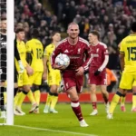 El Villarreal sucumbe ante el Liverpool, que remonta en Anfield dos goles de desventaja