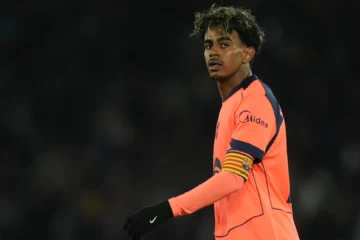 Lamine Yamal, aprobado raspado en su gran examen ante el PSG: golazo impresionante en un partido con muchos grises