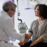 El BOE recoge nuevas situaciones especiales de baja médica: de los síntomas de la menopausia a lesiones por violencia de pareja