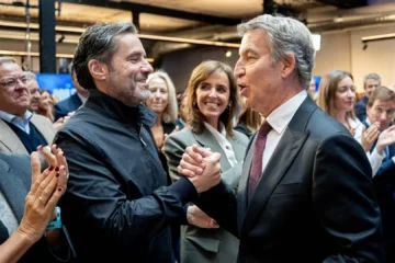 Feijóo incorpora a su lista del 29N una mezcla de perfil moderado y combativo para seducir al centro y contener a Vox