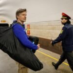 Nikolaj Coster-Waldau, Jaime Lannister en ‘Juego de tronos’, se refugia en una estación de metro de Kiev de los bombardeos rusos