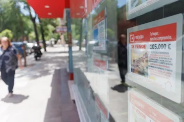 El importe medio de las hipotecas marca nuevo récord en plena subida de los tipos: «Las familias deben endeudarse más»