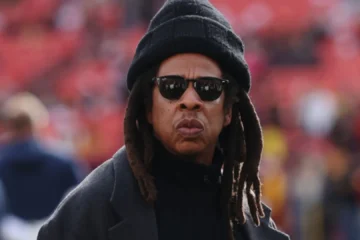 El rapero Jay-Z protagonizará el intermedio de la Super Bowl en Los Ángeles